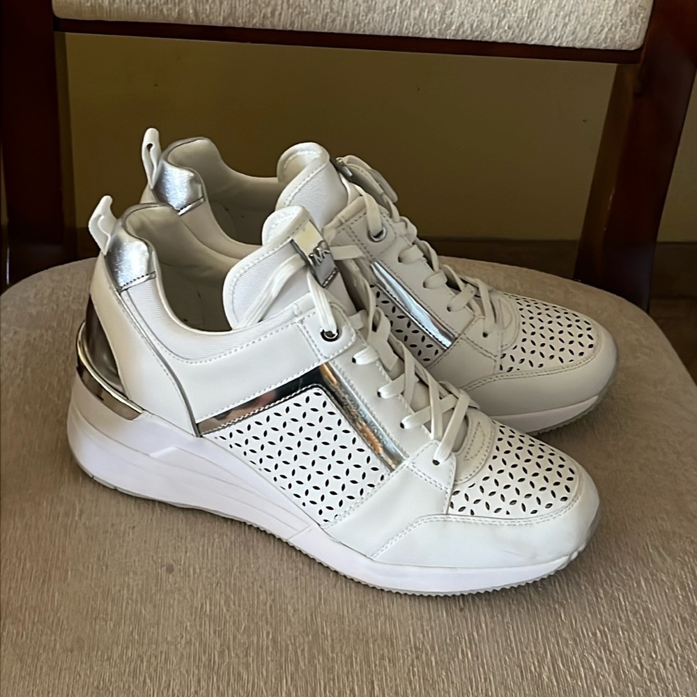 Michael Kors Georgie Trainer Perforated Leather Sneakers size 10M